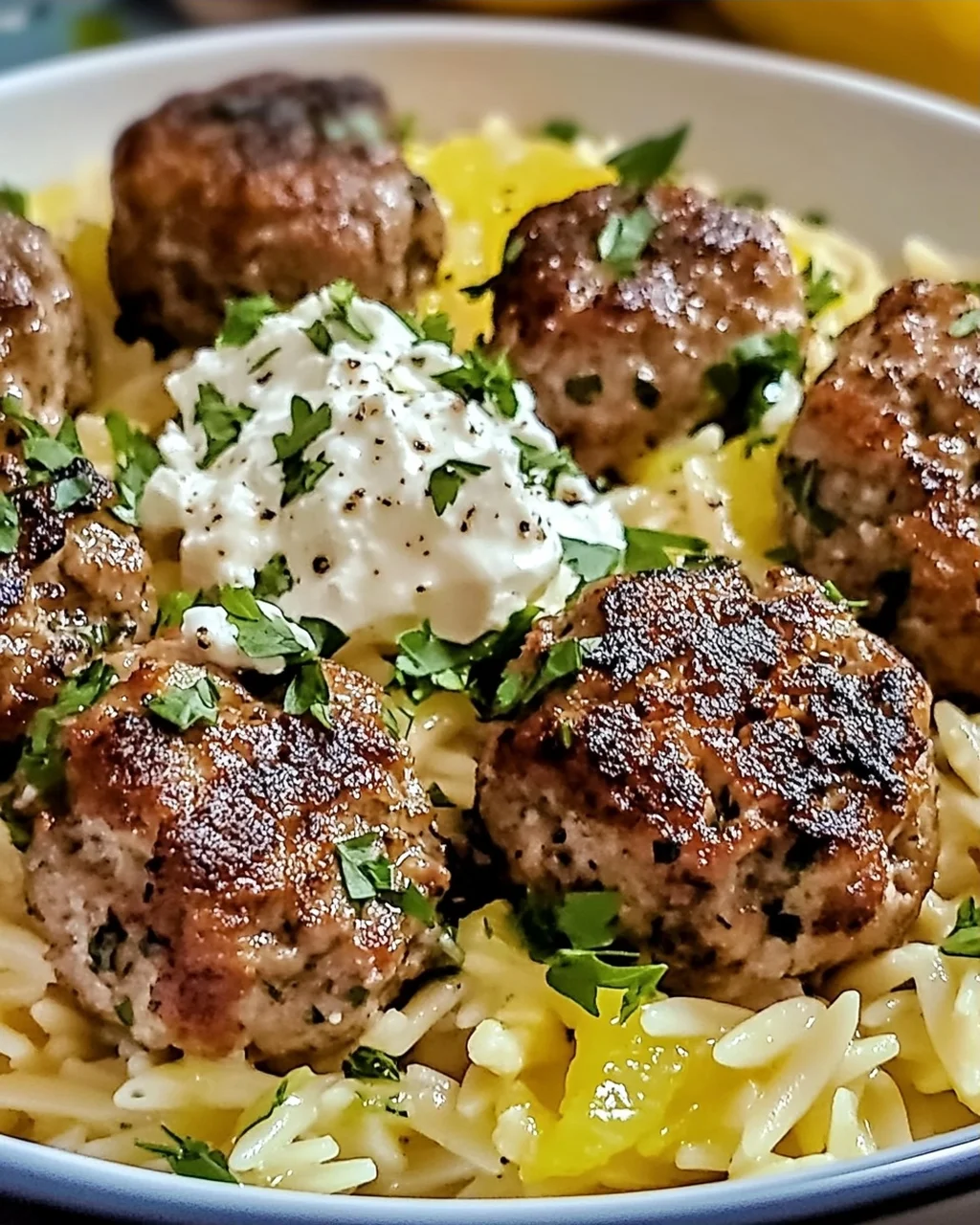 Merveilleuses Boulettes Grecques & Orzo Citronné à la Crème de Feta